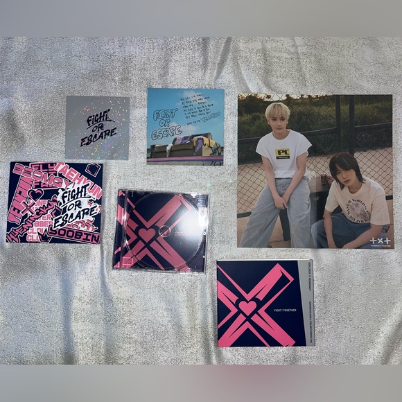 Tomorrow X Together Fight or Escape : Fight and Escape: Together bundle - Picture 2 of 3